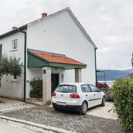Three-bedroom In Komarna